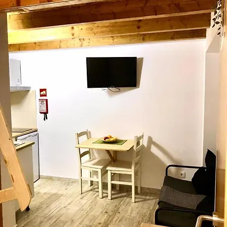 E5tudio Frt Apartman *